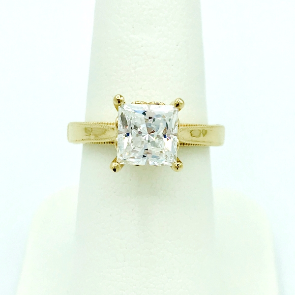 princess cut diamonds solitiare yellow gold engagement ring